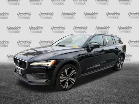 Certified 2025 Volvo V60 B5 Cross Country Plus image 7