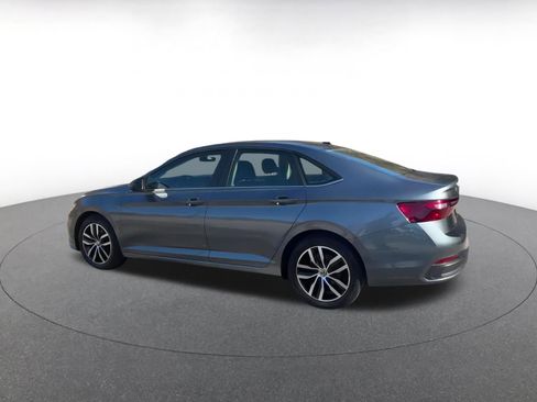 Used 2025 Volkswagen Jetta SE image 10