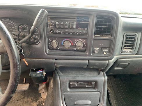 Used 2000 Chevrolet Silverado 2500 LS w/ Snow Plow Prep Pkg AWD/4WD image 9