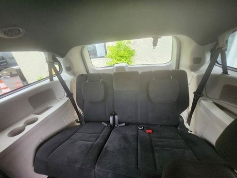 Used 2016 Dodge Grand Caravan SE FWD image 19