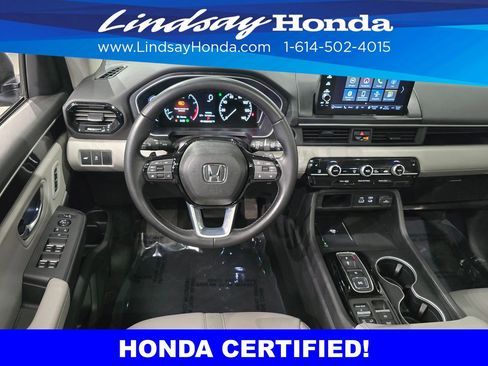 Certified 2025 Honda Pilot Touring image 14