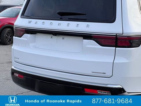 Used 2024 Jeep Wagoneer L Series II image 41