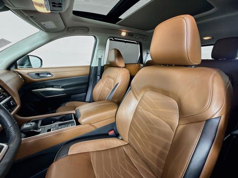 Used 2022 Nissan Pathfinder Platinum w/ Cargo Package FWD image 3