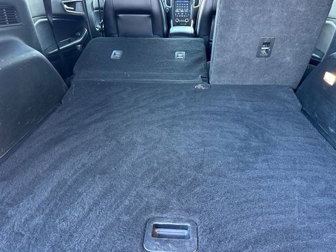 Used 2021 Ford Edge SEL image 18