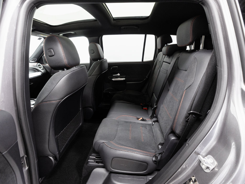 Used 2023 Mercedes-Benz EQB 300 4MATIC image 25