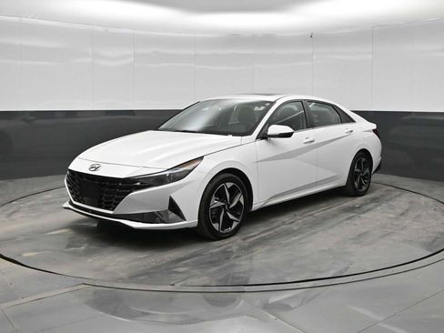 Used 2023 Hyundai Elantra Limited image 4