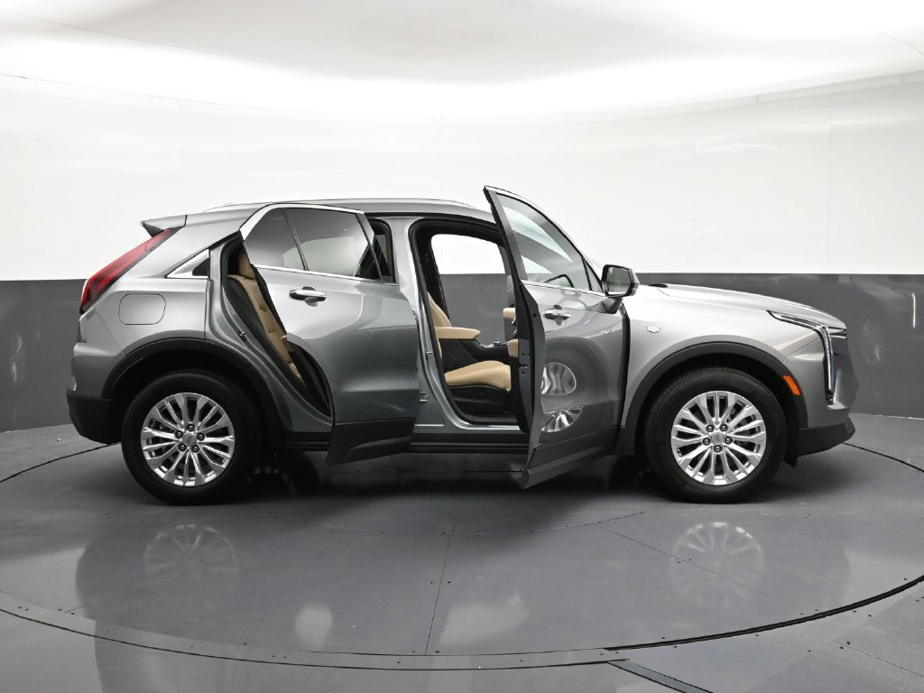Used 2024 Cadillac XT4 Luxury w/ Cold Weather Package AWD/4WD image 33