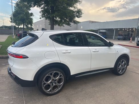 Used 2024 Alfa Romeo Tonale Ti w/ Premium Interior Package AWD/4WD image 4
