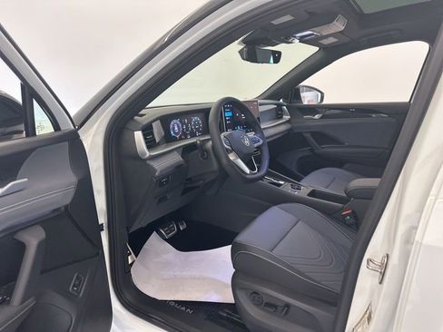 New 2026 Volkswagen Tiguan SE R-Line AWD/4WD image 7