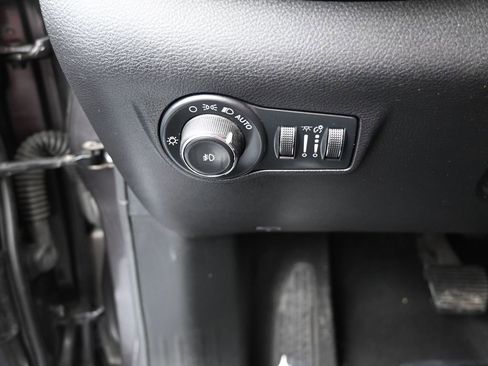 Used 2022 Jeep Compass Latitude image 32