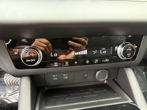 New 2025 Mitsubishi Outlander SE image 21