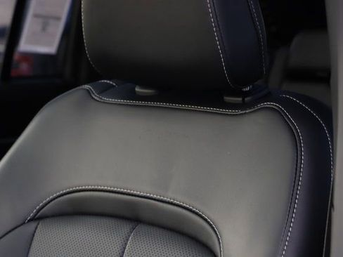 New 2025 Jeep Grand Cherokee Limited w/ Luxury Tech Group II AWD/4WD image 12