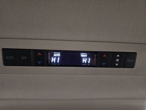 Used 2024 Toyota Sienna Limited image 32