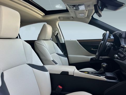 Certified 2025 Lexus ES 300h w/ Premium Package FWD image 25