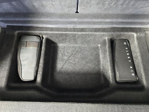 Used 2024 Rivian R1S Adventure AWD/4WD image 32