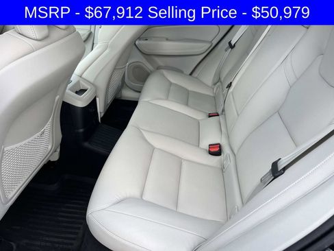 Certified 2025 Volvo XC60 T8 Plus w/ Protection Package Premier image 19