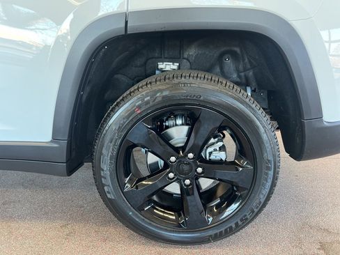 New 2025 Jeep Grand Cherokee Altitude image 21