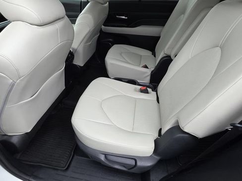 Used 2024 Toyota Grand Highlander AWD Hybrid image 10