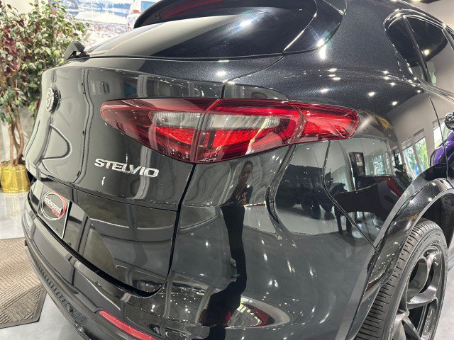 Used 2018 Alfa Romeo Stelvio Quadrifoglio w/ Driver Assist Dynamic Package AWD/4WD image 36