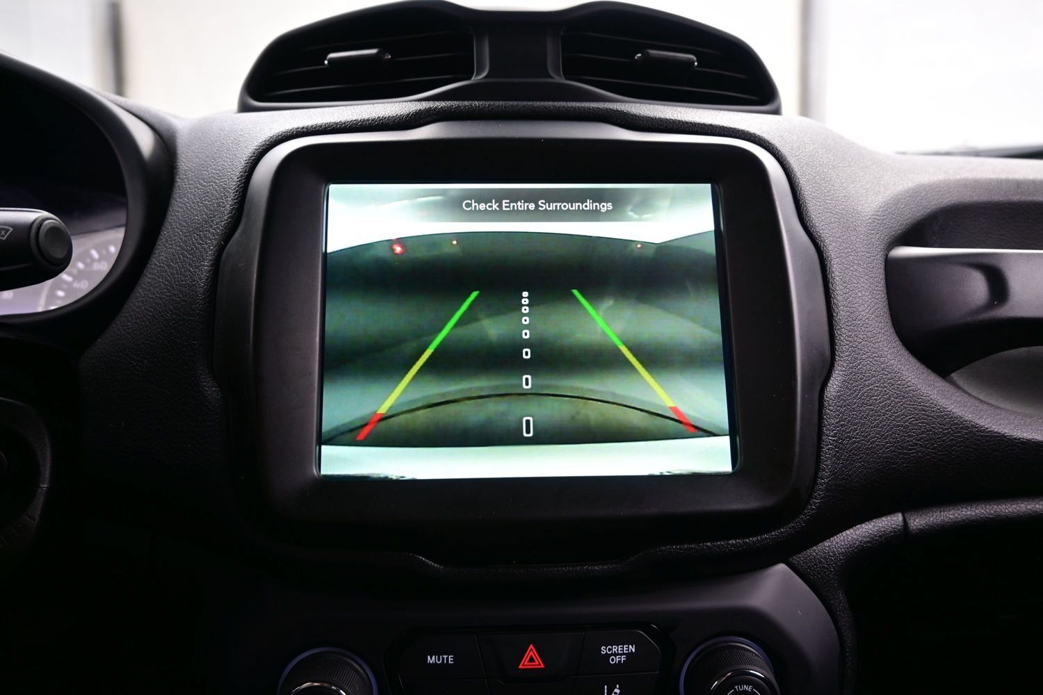 Used 2022 Jeep Renegade Latitude AWD/4WD image 19