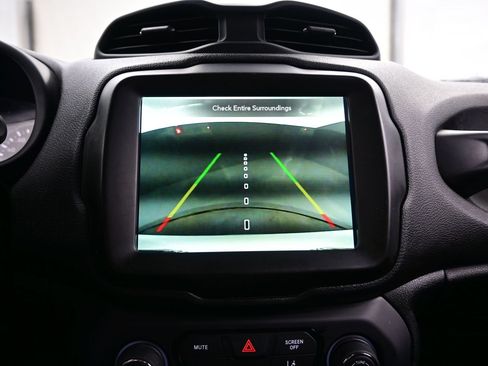 Used 2022 Jeep Renegade Latitude AWD/4WD image 19