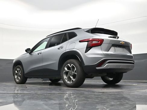 Used 2024 Chevrolet Trax LT w/ Driver Confidence Package image 22