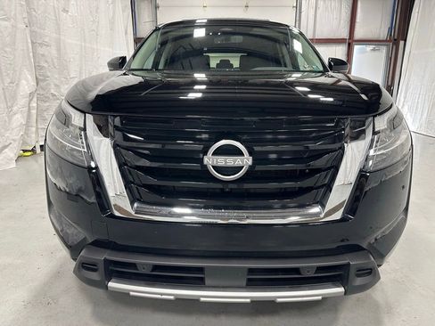 Used 2024 Nissan Pathfinder SL AWD/4WD image 2