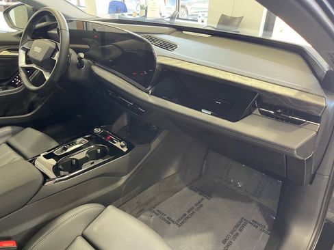 Used 2025 Audi A6 e-tron Premium Plus w/ Premium Plus AWD/4WD image 38
