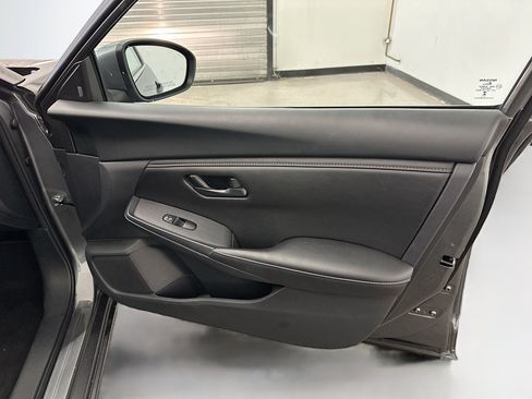 Used 2025 Nissan Sentra S FWD image 32