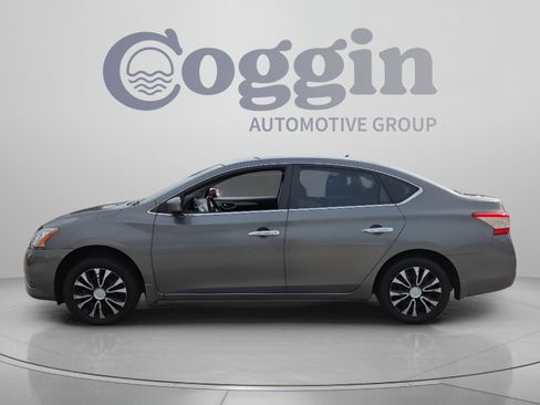 Used 2015 Nissan Sentra SV FWD image 2