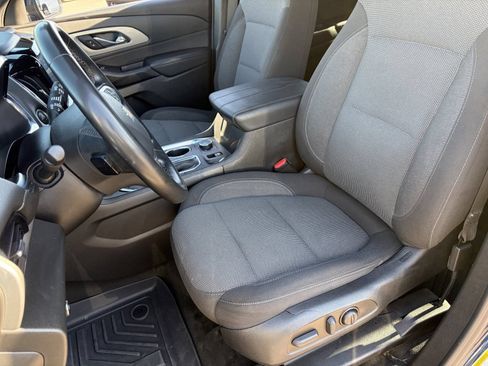 Used 2023 Chevrolet Traverse LT FWD image 21
