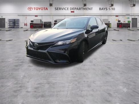 Used 2021 Toyota Camry SE w/ Cold Weather Package AWD/4WD image 4