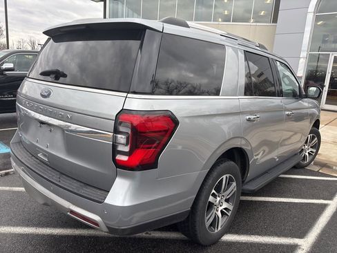 Used 2024 Ford Expedition Limited image 3