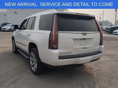 Used 2019 Cadillac Escalade Luxury AWD/4WD image 13