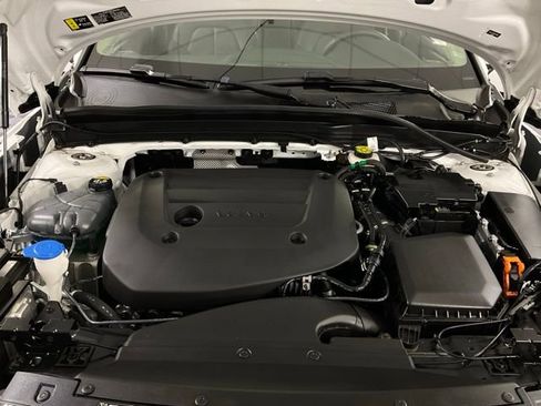 Certified 2024 Volvo XC40 B5 Plus w/ Climate Package image 41