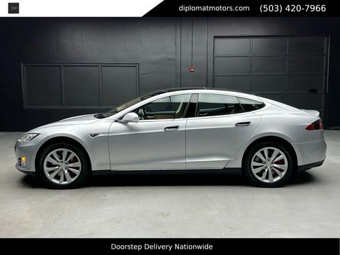 Used 2015 Tesla Model S P85D image 4