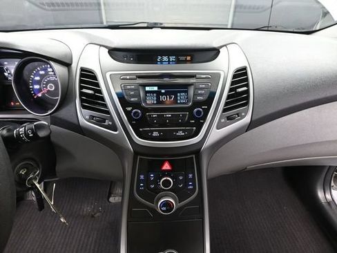 Used 2014 Hyundai Elantra SE FWD image 27