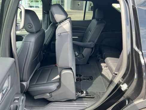 Used 2025 Chevrolet Traverse LT FWD image 23