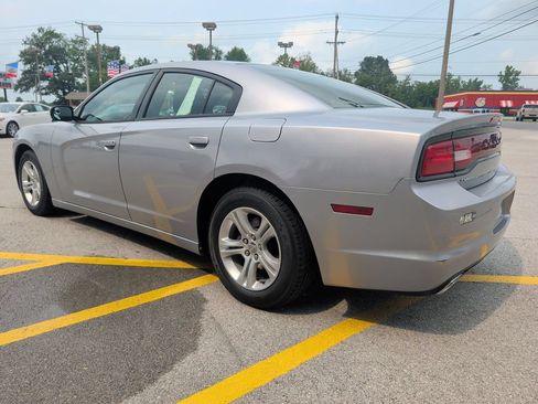 Used 2013 Dodge Charger SE RWD image 5