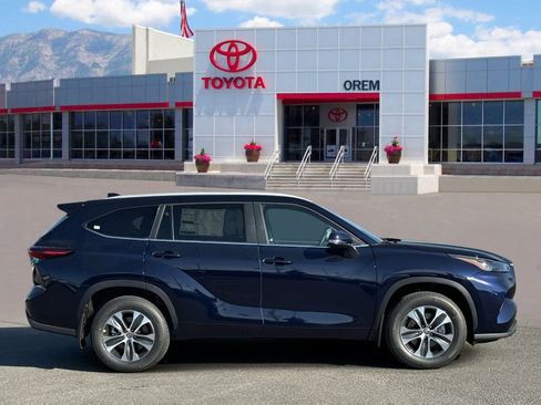 New 2026 Toyota Highlander XLE image 3