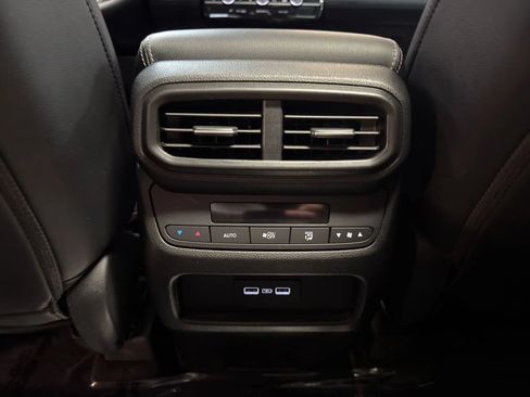 Used 2023 Honda Pilot Touring image 17
