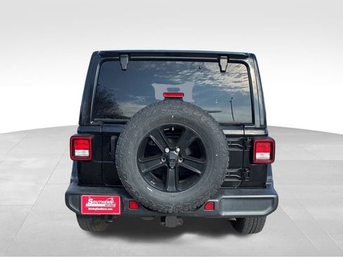 Used 2022 Jeep Wrangler Unlimited Sahara image 4