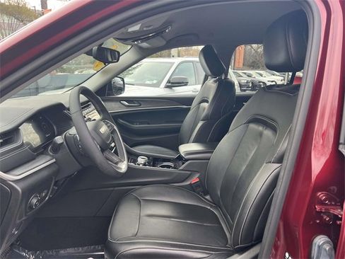 Certified 2023 Jeep Grand Cherokee Limited image 13