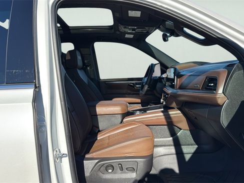 Used 2025 Chevrolet Tahoe High Country image 11