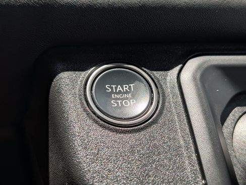 Used 2023 Land Rover Defender 90 X AWD/4WD image 34