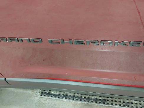 New 2025 Jeep Grand Cherokee Altitude image 32