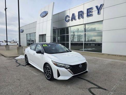 Used 2025 Nissan Sentra SR w/ SR Premium Package image 2