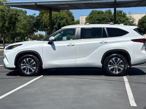 Used 2023 Toyota Highlander XLE FWD image 14
