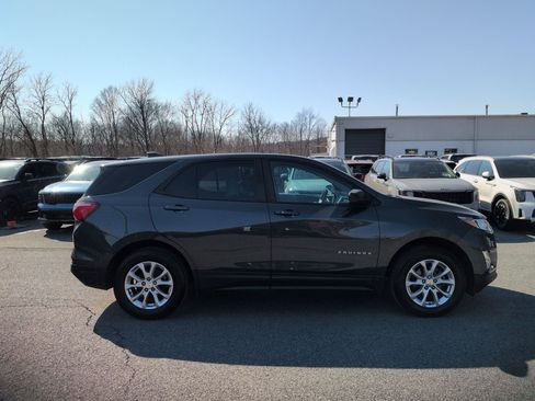 Used 2021 Chevrolet Equinox LS w/ LS Convenience Package image 4