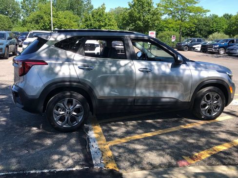 Used 2024 Kia Seltos S AWD/4WD image 12